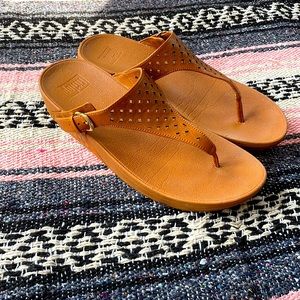 FITFLOP THONG SANDALS- perfect for fall!